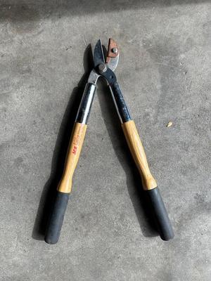 GRASSHOG WEED WACKER, EXTENSION CORD AND LOPPING SHEARS