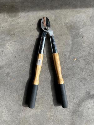 GRASSHOG WEED WACKER, EXTENSION CORD AND LOPPING SHEARS