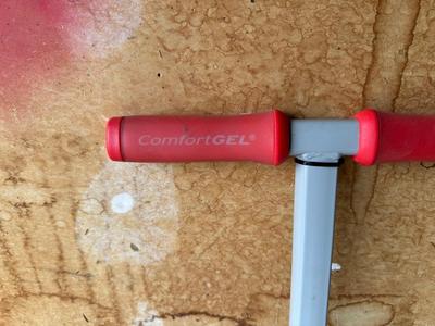 CORONA YARD AERATOR AND WEED SLAYER WITH COMFORT GEL GRIPS