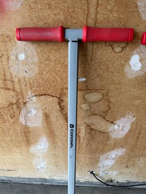 CORONA YARD AERATOR AND WEED SLAYER WITH COMFORT GEL GRIPS