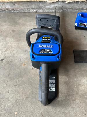 KOBALT 40v 14” CORDLESS CHAINSAW WITH BATTERY AND CHARGER