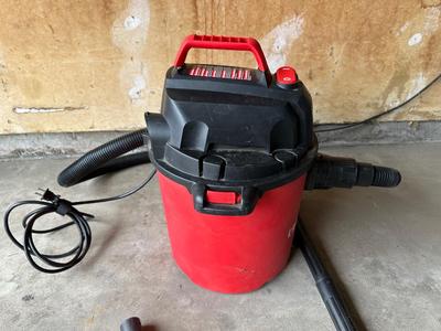 CRAFTMAN 5 GALLON WET/DRY VAC