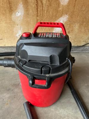 CRAFTMAN 5 GALLON WET/DRY VAC