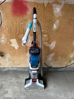 SHARK STAIN STRIKER CARPET XPERT SHAMPOOER AND BOX FAN