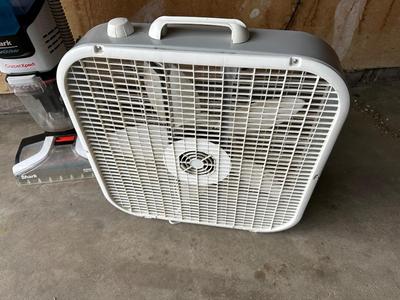 SHARK STAIN STRIKER CARPET XPERT SHAMPOOER AND BOX FAN