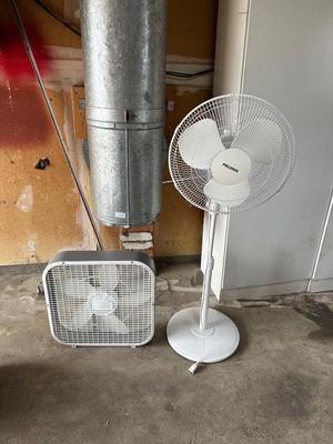 PELONIS OSCILLATING 16” STAND FAN AND BOX FAN