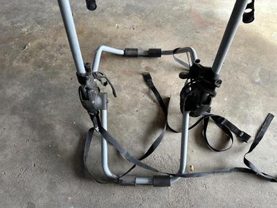 YAKIMA TRUCK MOUNT BICYCLE RACK AND WATER BOTTLE