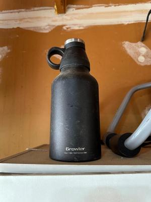 YAKIMA TRUCK MOUNT BICYCLE RACK AND WATER BOTTLE