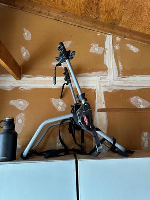 YAKIMA TRUCK MOUNT BICYCLE RACK AND WATER BOTTLE