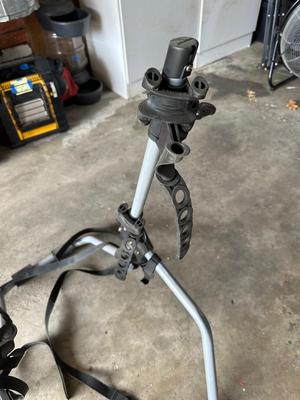 YAKIMA TRUCK MOUNT BICYCLE RACK AND WATER BOTTLE