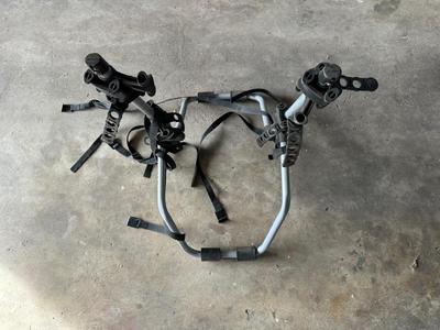 YAKIMA TRUCK MOUNT BICYCLE RACK AND WATER BOTTLE