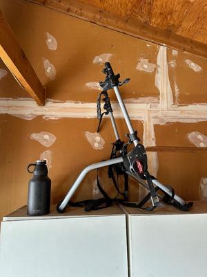 YAKIMA TRUCK MOUNT BICYCLE RACK AND WATER BOTTLE