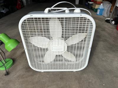 DESK LAMP AND BOX FAN