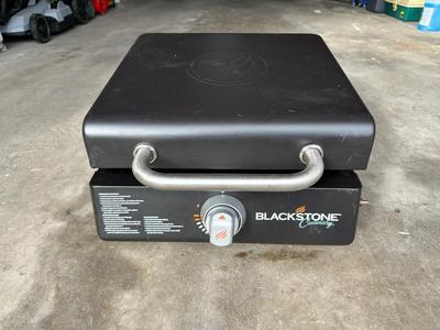 BLACKSTONE CULINARY 17” TABLETOP PROPANE GRIDDLE WITH HOOD