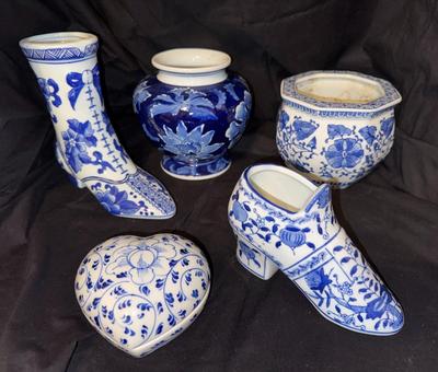 Blue and White Shoes Vases and Pin Dish