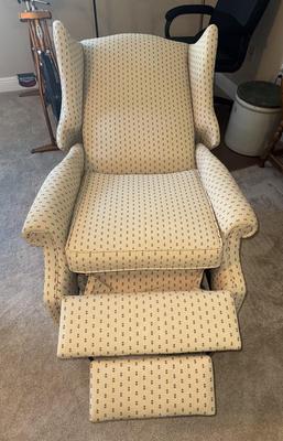 Vintage Lazy Boy Recliner Comfortable!