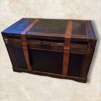 Sale Photo Thumbnail #137: Two Vintage Style Decorative Storage Trunks
M'ments Large:
25" x 14" x 15.5"
Small:
20" x 10.5" x 12"