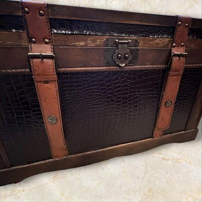 Sale Photo Thumbnail #139: Two Vintage Style Decorative Storage Trunks
M'ments Large:
25" x 14" x 15.5"
Small:
20" x 10.5" x 12"