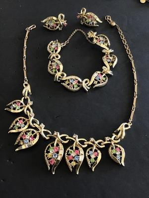 Vintage Coro Set Necklace Bracelet Earrings. Set
