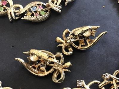 Vintage Coro Set Necklace Bracelet Earrings. Set