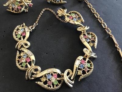 Vintage Coro Set Necklace Bracelet Earrings. Set