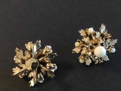 Vintage Screwback Earrings White Glass Rhinestone
