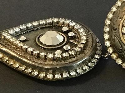 Gorgeous XX long Statement Earrings Clip on