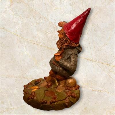 Sale Photo Thumbnail #820: Tom Clark Gnome Figurine - WIlbur - 1985
Approx. 6.5" Tall x 5" Wide
Excellent condition.