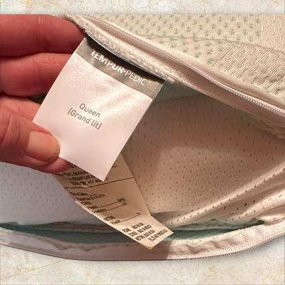Sale Photo Thumbnail #252: Tempur-pedic Pillow, Queen, (No Case), Very good condition
24" x 15"