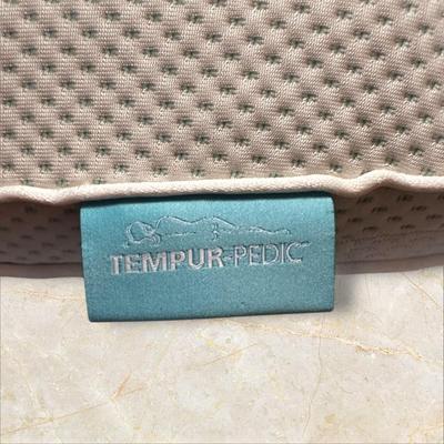 Sale Photo Thumbnail #248: Tempur-pedic Pillow, Queen, (No Case), Very good condition
24" x 15"