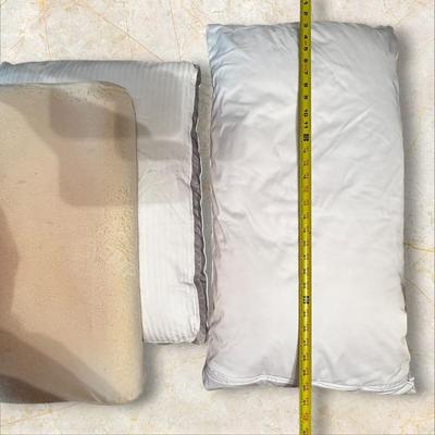 Sale Photo Thumbnail #264: Set of 3 Mixed Brand Bed Pillows, very good condition