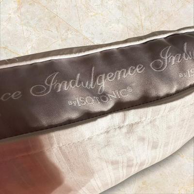 Sale Photo Thumbnail #267: Set of 3 Mixed Brand Bed Pillows, very good condition