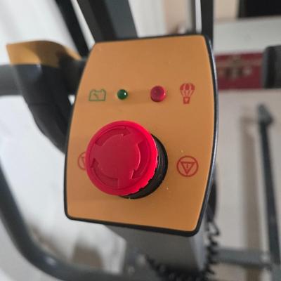 LOT 520B: Guldman Hoyer Lift