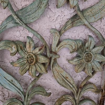 LOT 563O: Metal Plant Stand and Outdoor Wall Decor