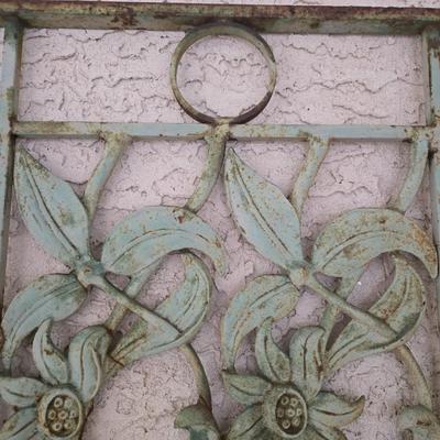 LOT 563O: Metal Plant Stand and Outdoor Wall Decor