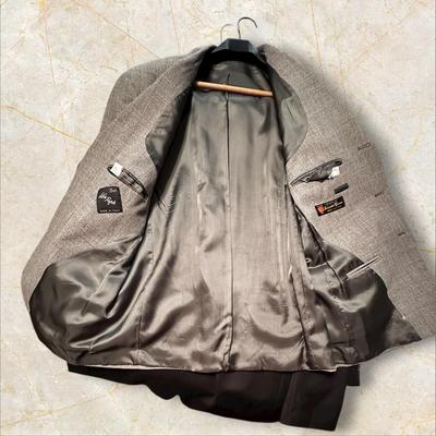 Sale Photo Thumbnail #413: Lot of 5 Mens Suit Jackets - brands and sizes shown in photos