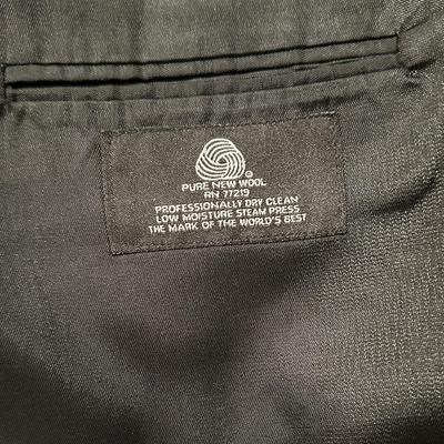 Sale Photo Thumbnail #424: Lot of 5 Mens Suit Jackets - brands and sizes shown in photos