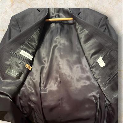 Sale Photo Thumbnail #410: Lot of 5 Mens Suit Jackets - brands and sizes shown in photos