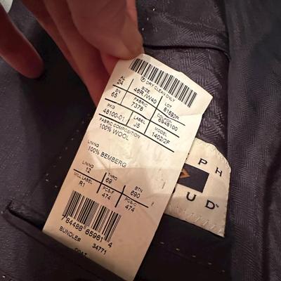 Sale Photo Thumbnail #427: Lot of 5 Mens Suit Jackets - brands and sizes shown in photos