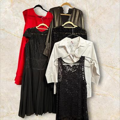 Sale Photo Thumbnail #348: *Womens Lot of Tops/Dresses #2