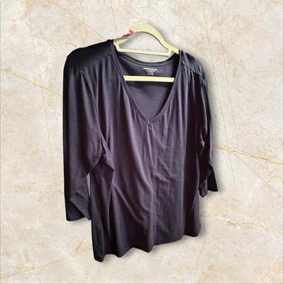 Sale Photo Thumbnail #370: Womens Lot of Tops & 1 Pair of Dickies!