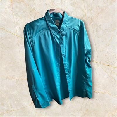 Sale Photo Thumbnail #374: Womens Lot of Tops & 1 Pair of Dickies!