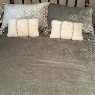 Sale Photo Thumbnail #219: *Queen Size Sea Foam Velveteen Bedding with Bedspread, Cover by Lili Allessandra, Dust Ruffle and 4 Pillows