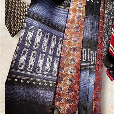 Sale Photo Thumbnail #403: Mens Ties Lot