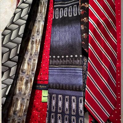 Sale Photo Thumbnail #402: Mens Ties Lot