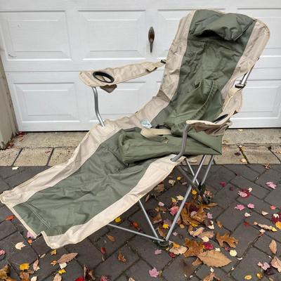 LOT 524G: Folding Chairs, Cooler, Beach Umbrella