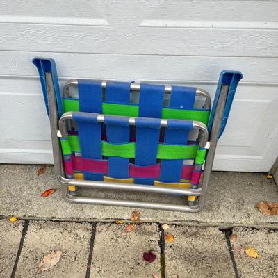 LOT 524G: Folding Chairs, Cooler, Beach Umbrella