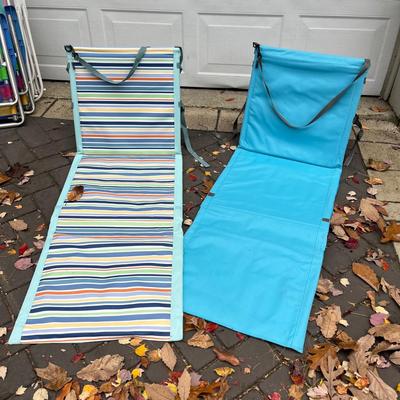 LOT 524G: Folding Chairs, Cooler, Beach Umbrella