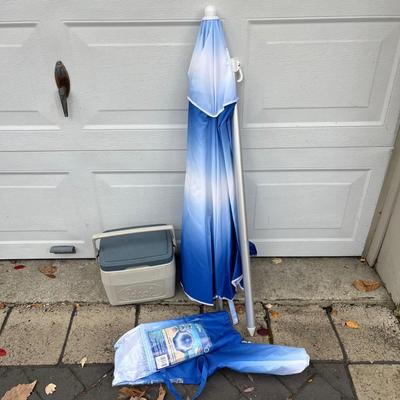LOT 524G: Folding Chairs, Cooler, Beach Umbrella