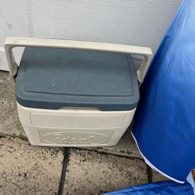 LOT 524G: Folding Chairs, Cooler, Beach Umbrella